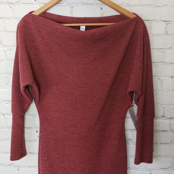 NWT Blue Blush Form fitting/off the shoulder dress - Picture 4 of 8